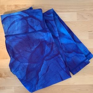 Lulu lemon blue print leggings - size 6